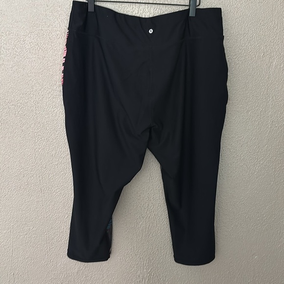 Women’s Plus Size Xersion Activewear Capri Pants, Size 2X - Picture 4 of 5
